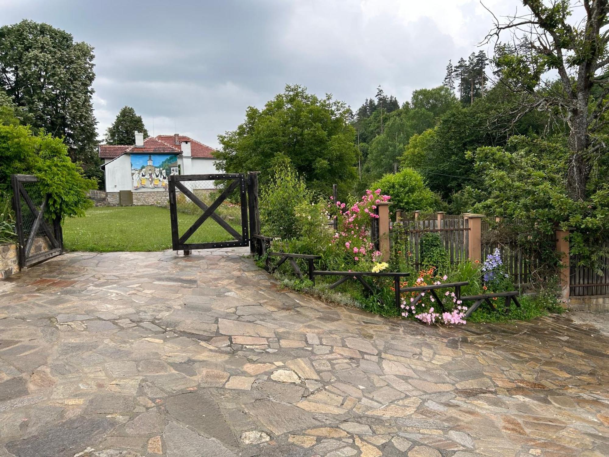 Agriturismo Hidden Paradise Villa Tryavna Bagian luar foto